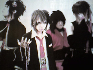 モノクロの 僕 手を合わせ微かに震えて Go Go ブサイク