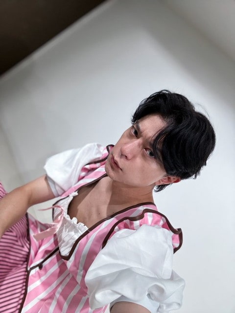 GeGloBuakAI9qjH-min