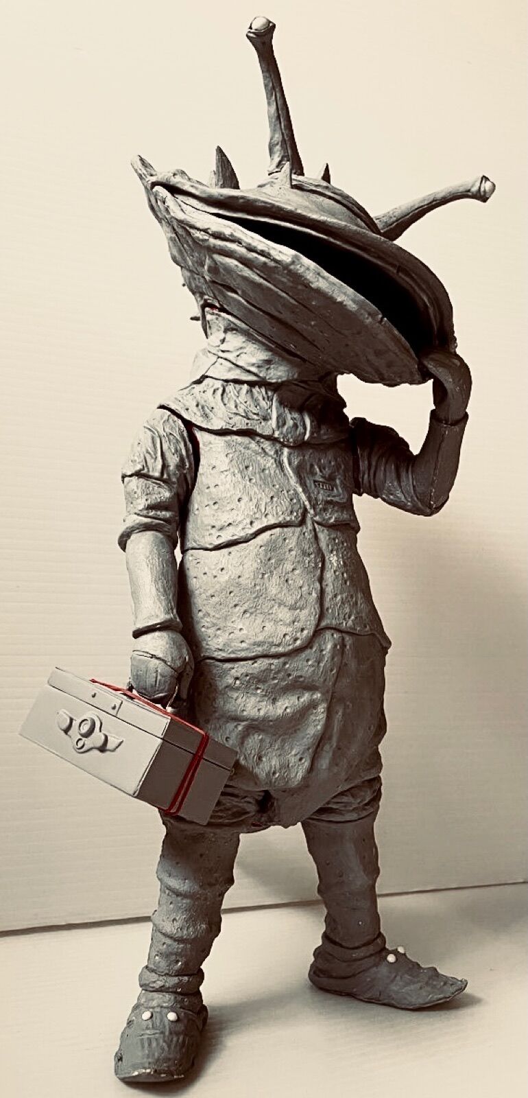 痛快娯楽劇場 カネゴン 本日の二枚はこれ。ウルトラQより、コイン怪獣カネゴンの登場です。 One piece of today. #ultraq  #kanegon Kanegon, the embodiment of money. It is one of the most famous  monsters in Ultra World. 師走が近づくと物入りになってきます ...