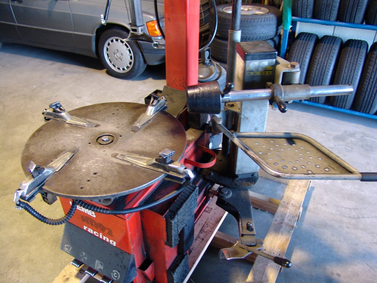 お引き取り、配送手配できる方限定 エアー漏れ無し CEMB SM92 タイヤ