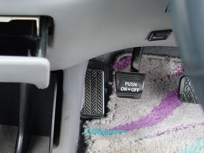 あなたの車のサイドブレーキ どこについてます トヨタ ラウム ｓﾊﾟｯｹｰｼﾞ 車屋なのに ハモンドオルガン演奏 ガレージテイクワン