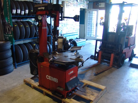 お引き取り、配送手配できる方限定 エアー漏れ無し CEMB SM92 タイヤ