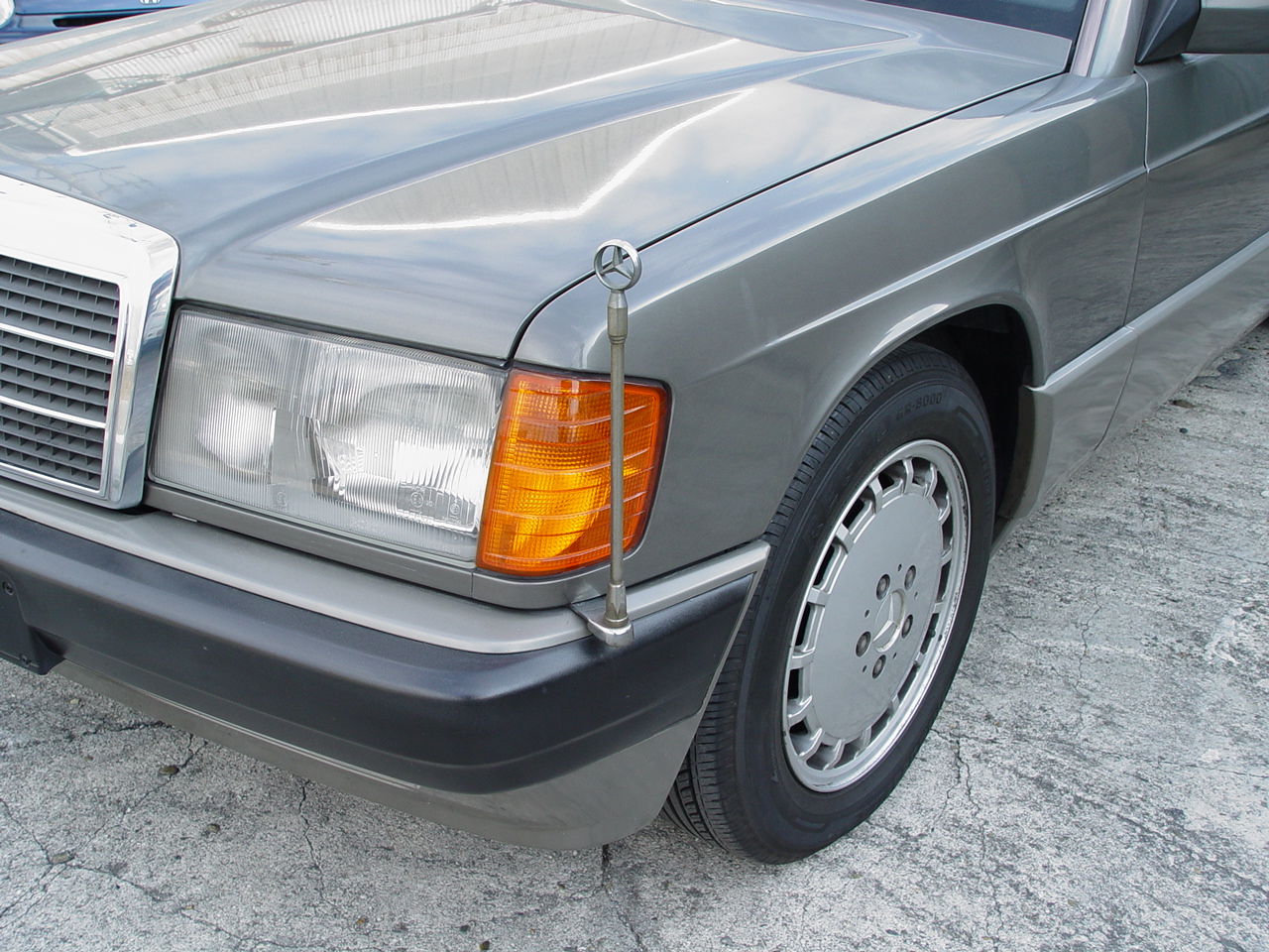 コーナーポール メルセデスベンツ 190E 2．3 : 車屋なのに