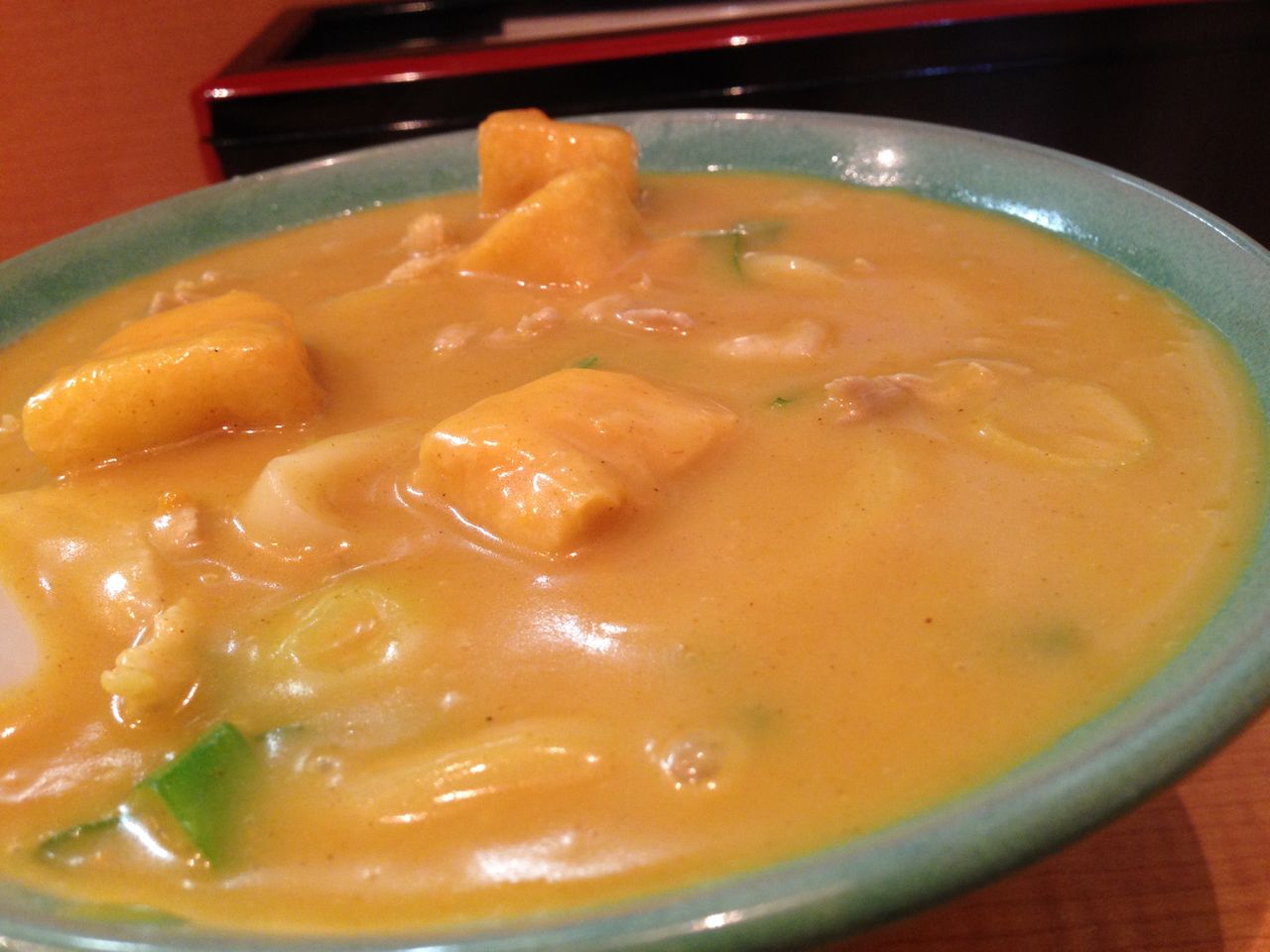 うどんのためのマイルドさ 胃も心も温まるカレーうどん 愛知 栄 うどん錦 ガースーの舌鼓 うどんのためのマイルドさ 胃も心も温まるカレーうどん 愛知 栄 うどん錦 ガースーの舌鼓