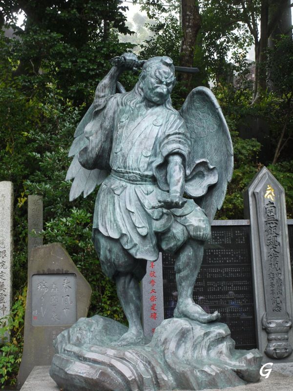 天狗がいっぱい 高尾山3 雲を眺めながら Gacchanのロンドン日記