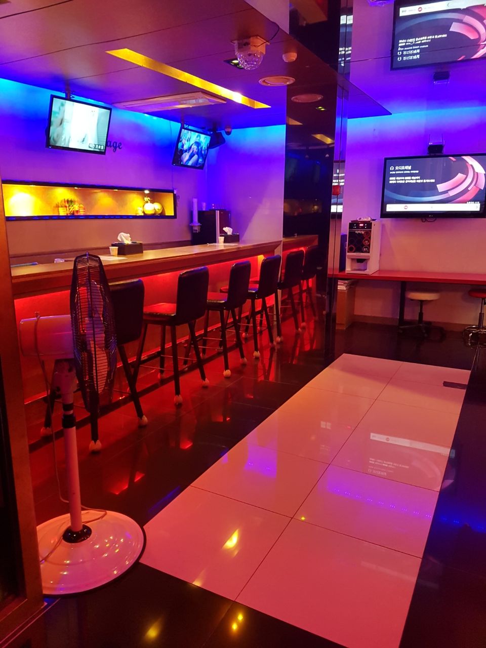 ジュニアアイドル 突き出しまんこ 