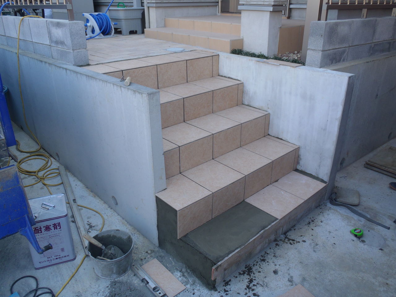 千葉寺 N 様邸 階段タイル張り千葉のカリスマ庭師のblog