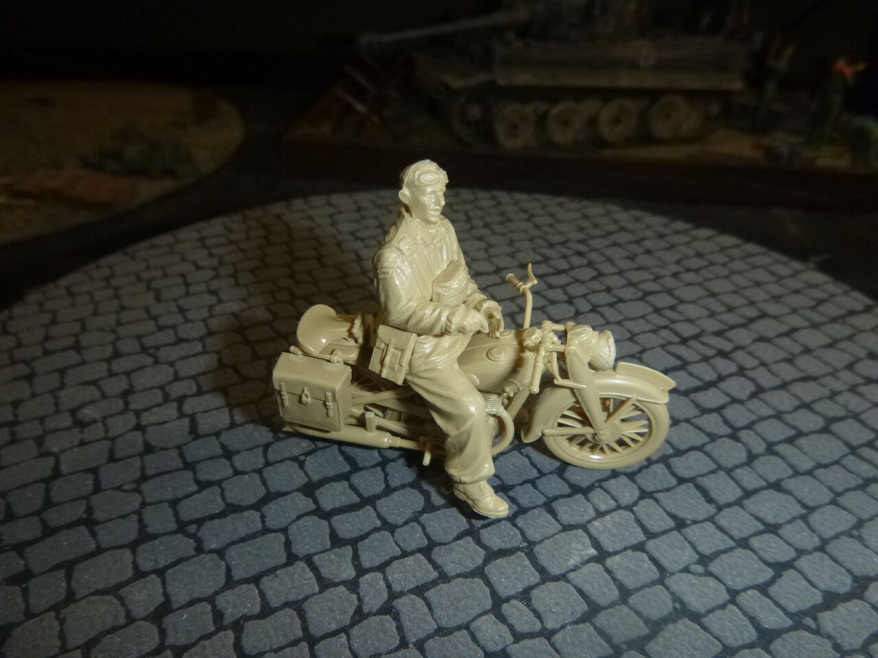 タミヤ 1/35 ミリタリーミニチュアシリーズ ドイツ軍用オートバイ野戦