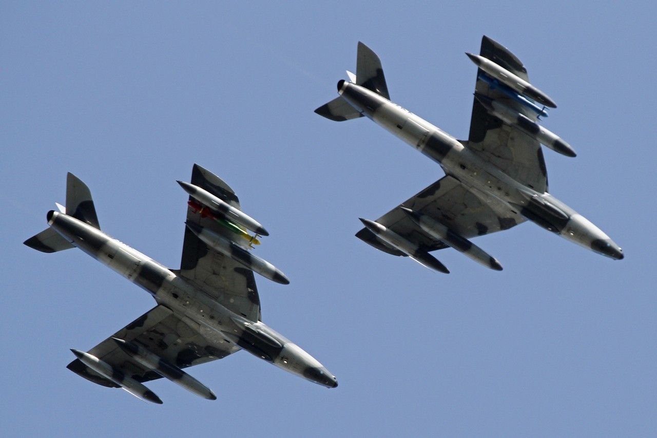 本日の厚木基地 ホーカーハンターの帰投など Gainerの物置小屋