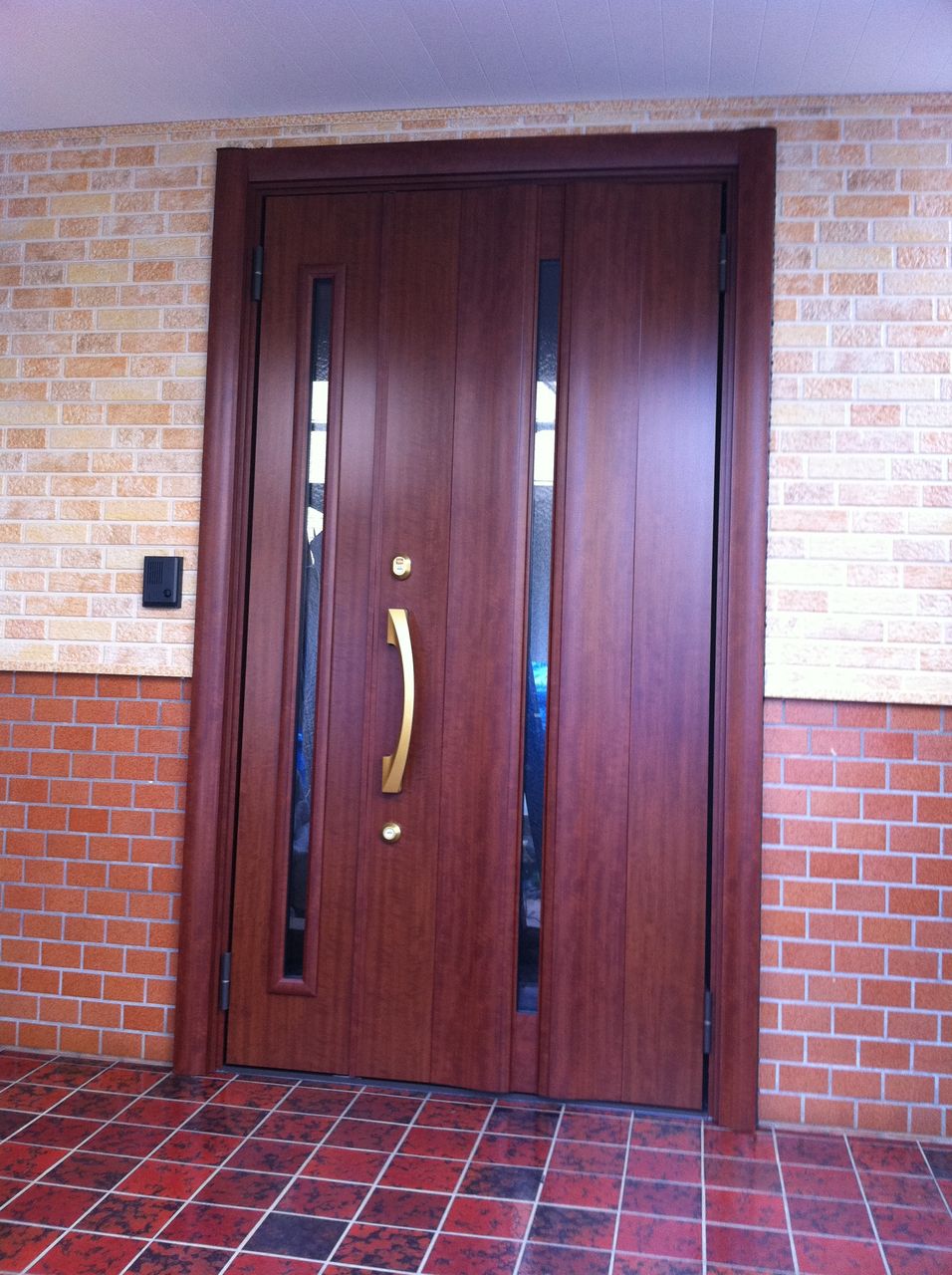 リフォームハウスの現場日記 玄関ドアの交換