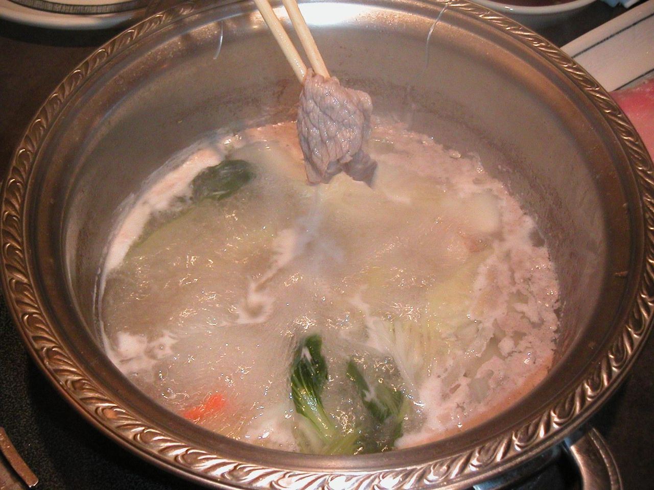 白菜、春雨、豆腐など具だくさん