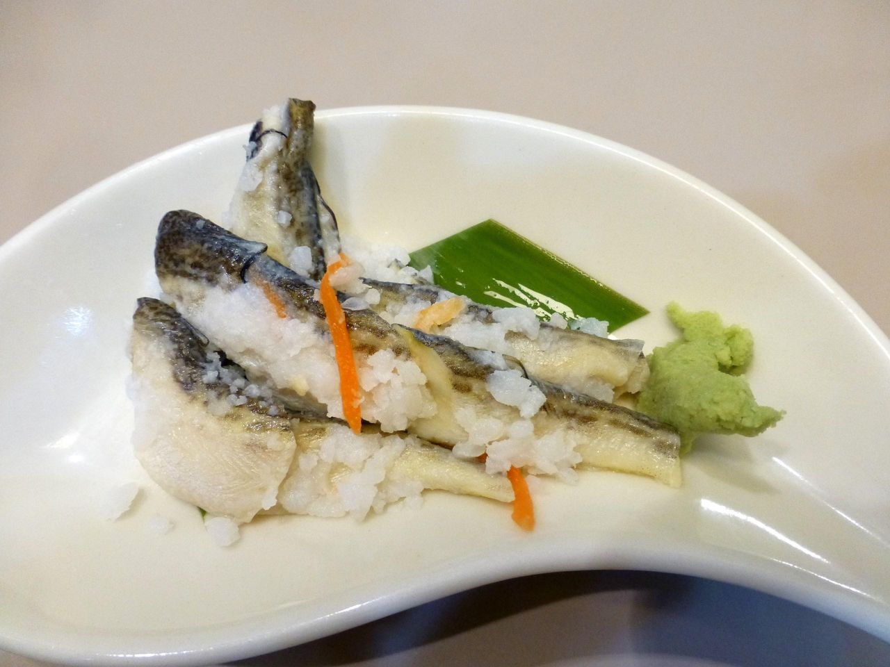 微妙な味わいのハタハタ寿司520円