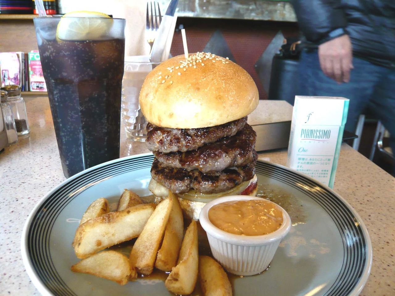 エアフォースバーガー(トリプル)+ドリンクポテトセット1,630円