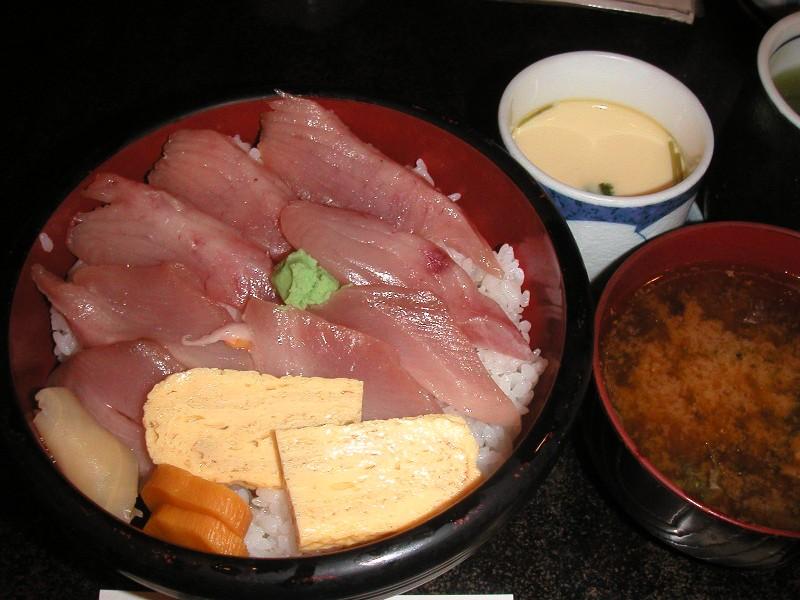 名物のランチ鉄火丼550円