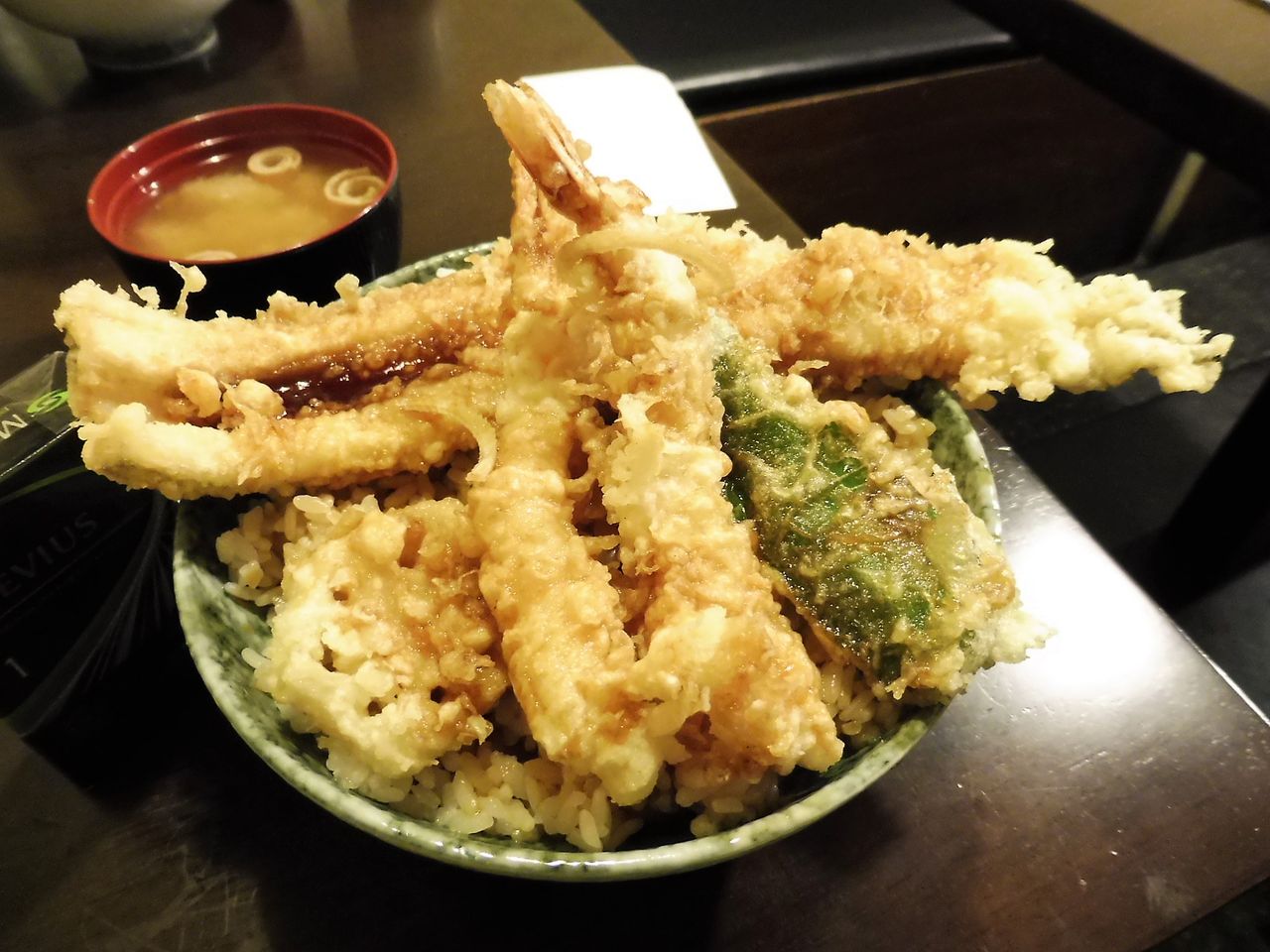 神保町の はちまき で デカ盛り穴子海老天丼 Gakudaiの週末はデカ盛り