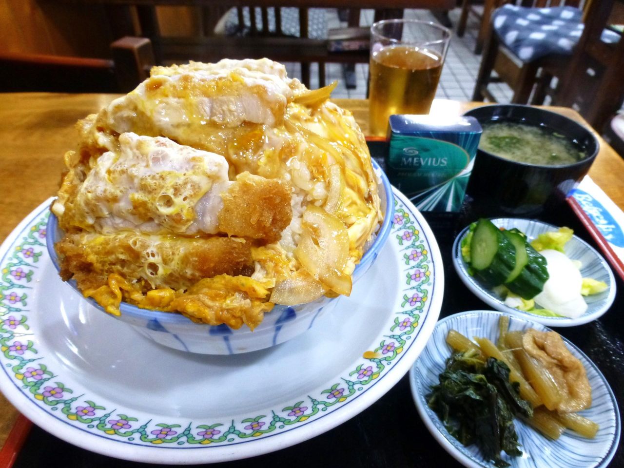 うわ〜デカッ！二葉海神のカツ丼大盛1,000円！