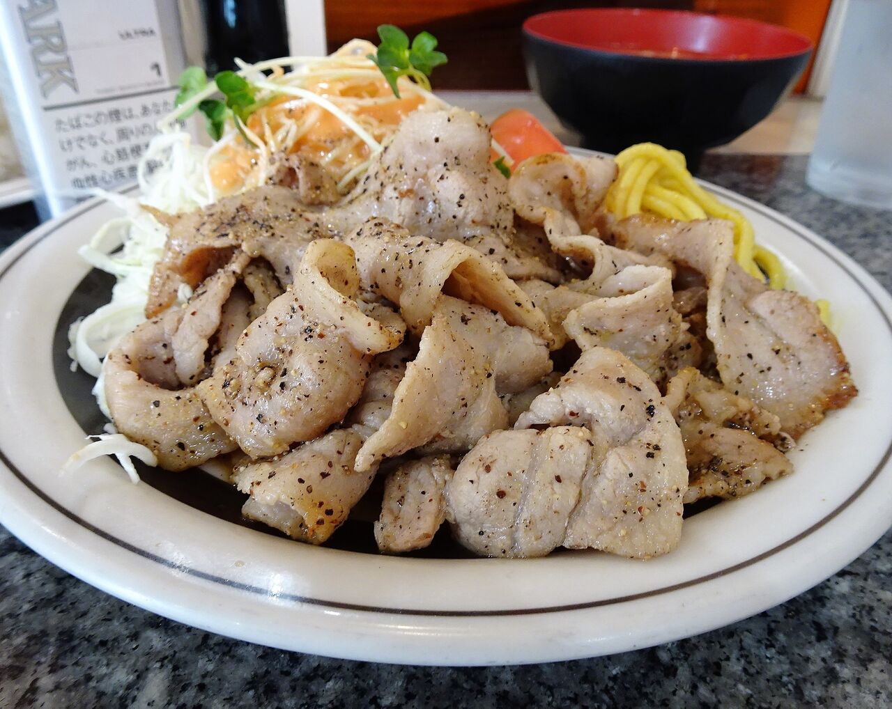 池袋の 洋包丁 で デカ盛りからし焼肉定食 Gakudaiの週末はデカ盛り