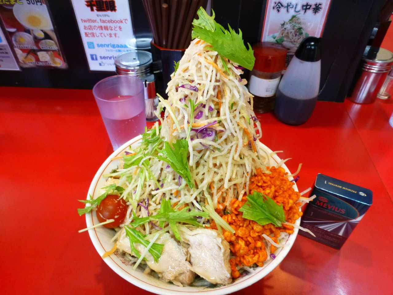 千里眼 : 駒場東大前の「千里眼」で、超高層野菜タワー冷やし中華