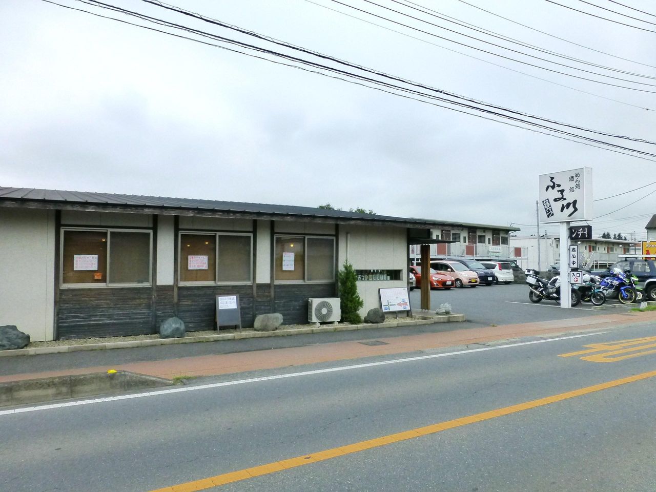 開店直後には満席になる人気店です!