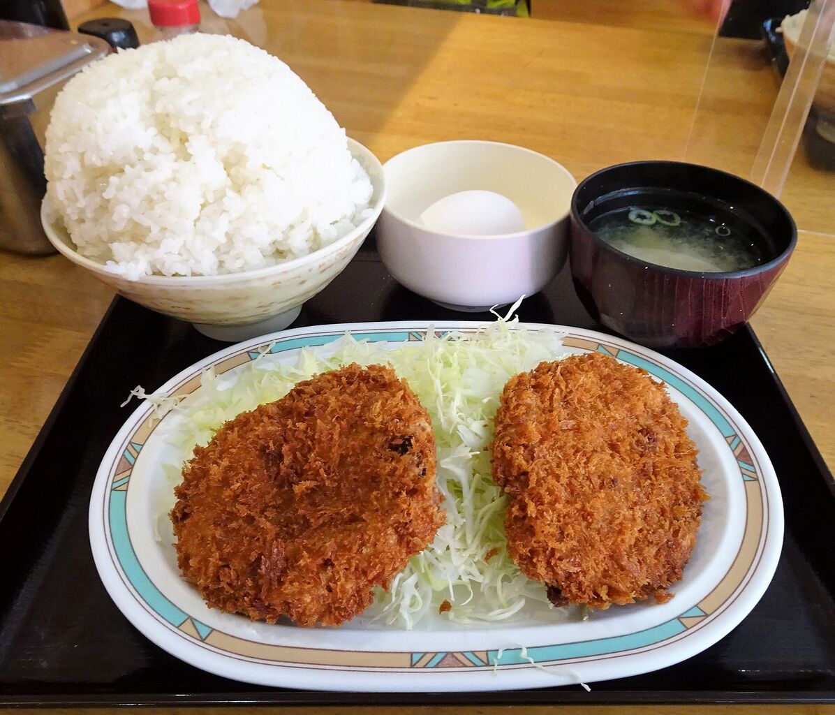 早稲田の オトボケ で デカ盛りメンチカツ定食 Gakudaiの週末はデカ盛り