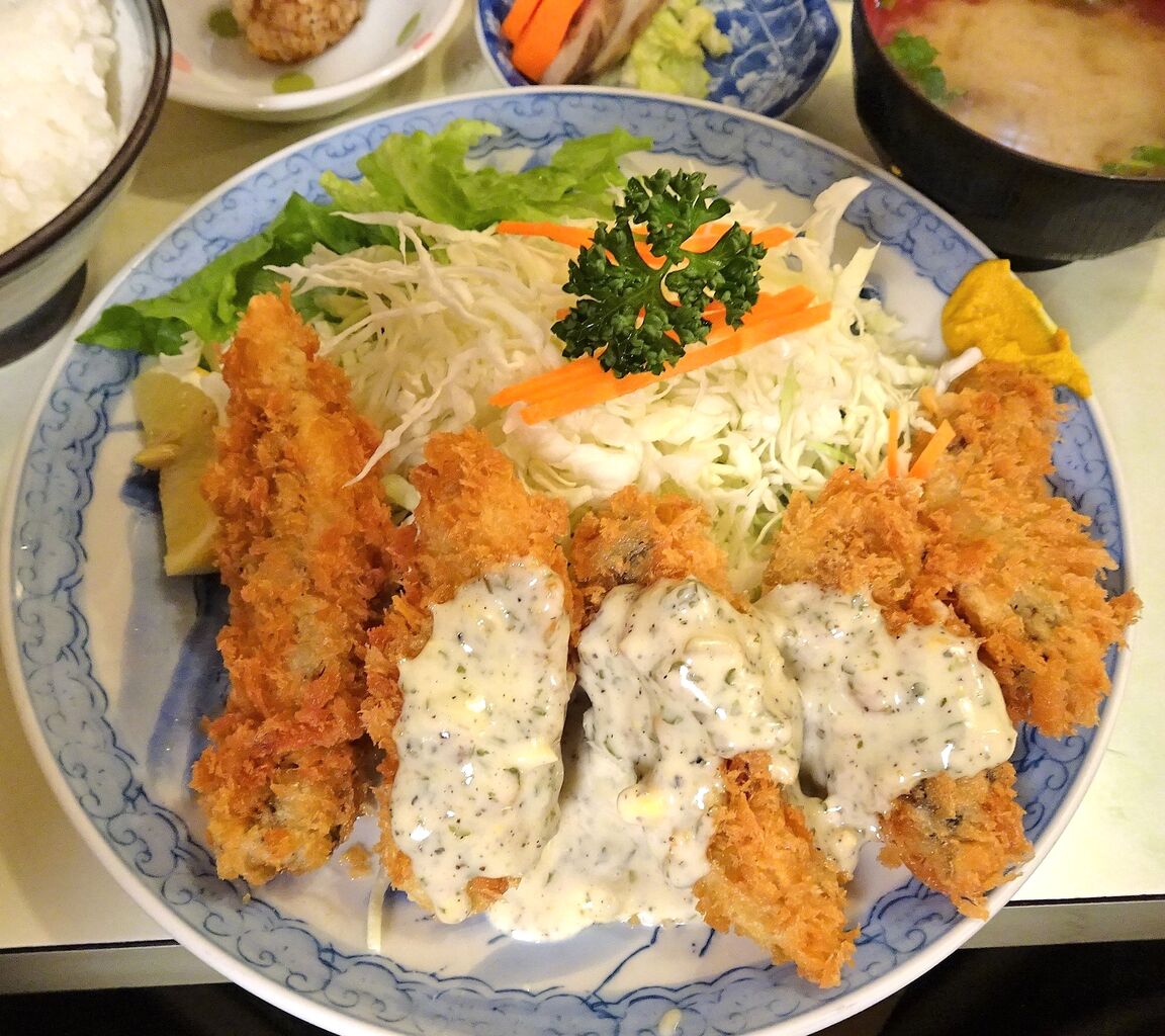 有楽町の あけぼの で デカ盛りカキフライ定食 Gakudaiの週末はデカ盛り