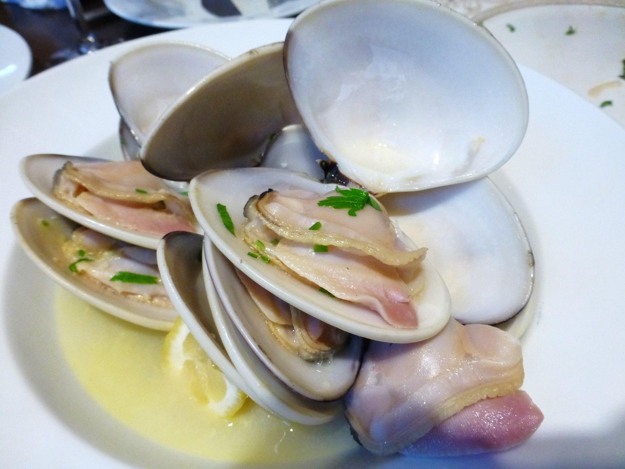 地ハマグリのワイン蒸し!