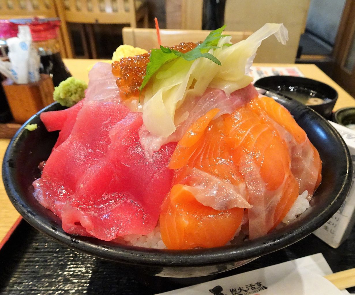 新宿の 三是 で デカ盛り海鮮丼 Gakudaiの週末はデカ盛り