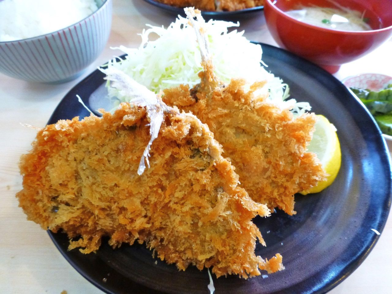 日吉の「とんかつ三田」で、デカ盛りとんかつ定食！ gakudaiの週末はデカ盛り！