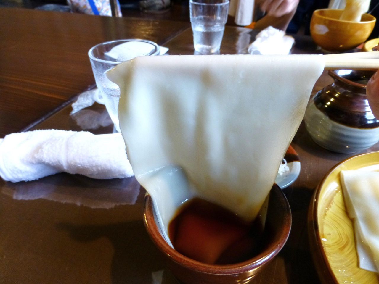 いただきます・・・って、幅広過ぎてすすれないぞ!