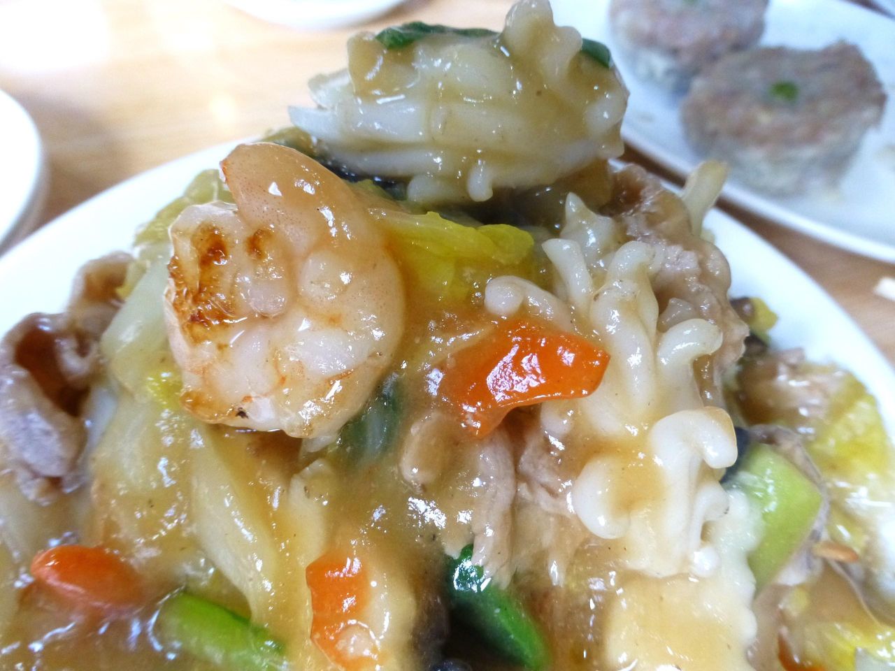海老、豚肉、イカ、キクラゲ、タケノコなど具材が豊富!