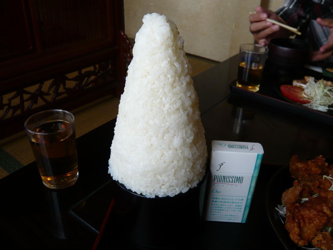 こんなに過激なライスは見たことないぞ!芳味亭のライス大盛