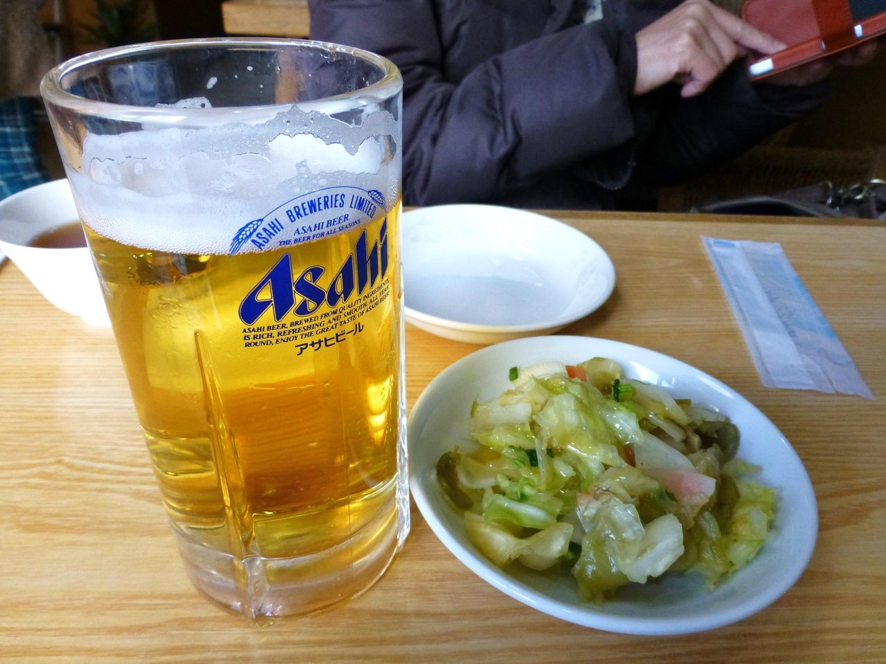 生ビール500円とサービスのツマミ!