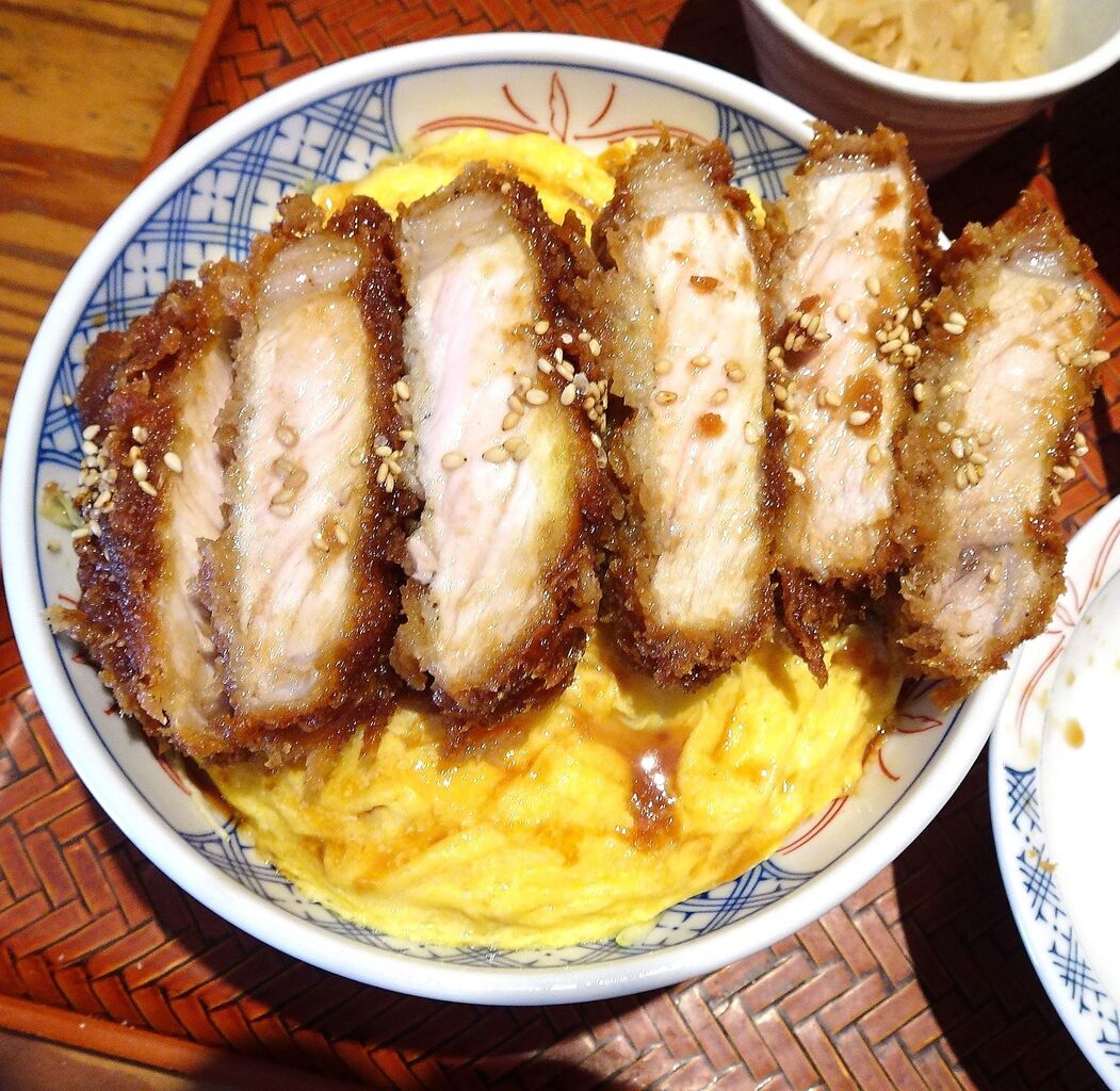 池袋の とんかつは飲み物 で デカ盛りソースかつ丼 Gakudaiの週末はデカ盛り