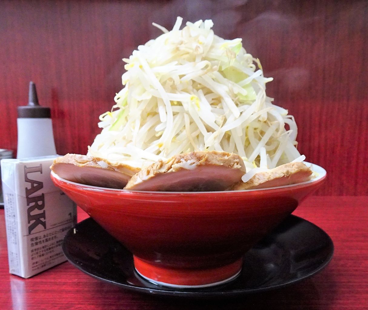 築地の トンキーメン で デカ盛り豚ラーメン Gakudaiの週末はデカ盛り