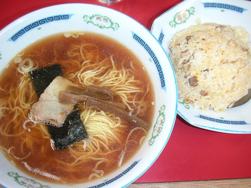 お得な半チャンラーメン580円