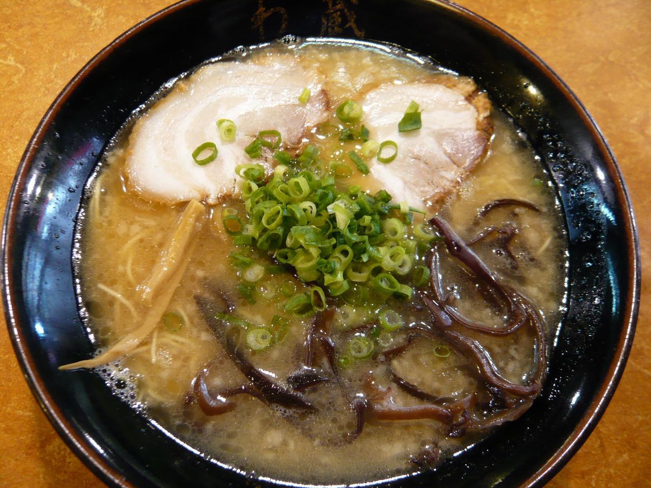 博多豚骨「わ蔵」のらーめん650円