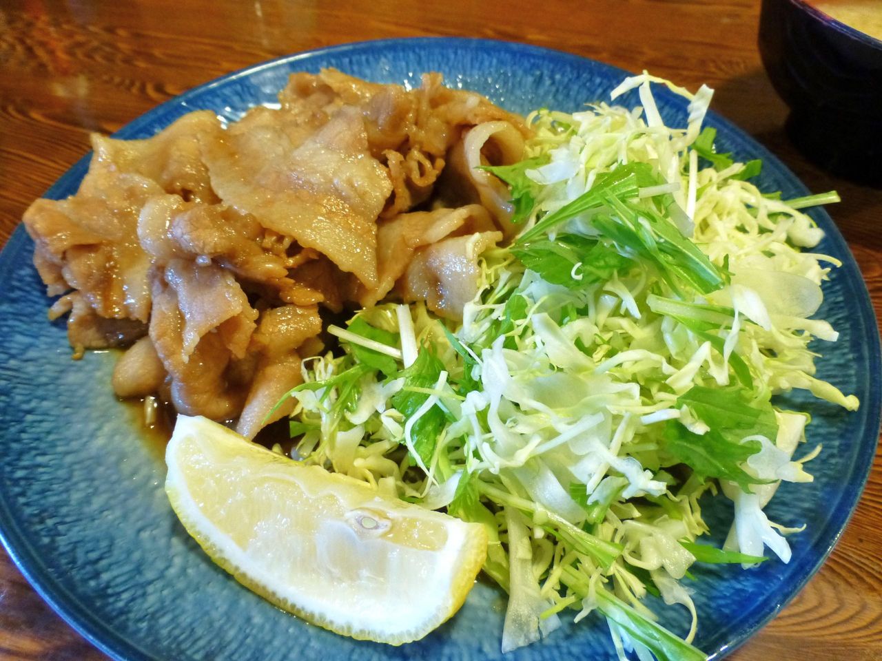生姜焼きは、野菜もタップリ補給できます!