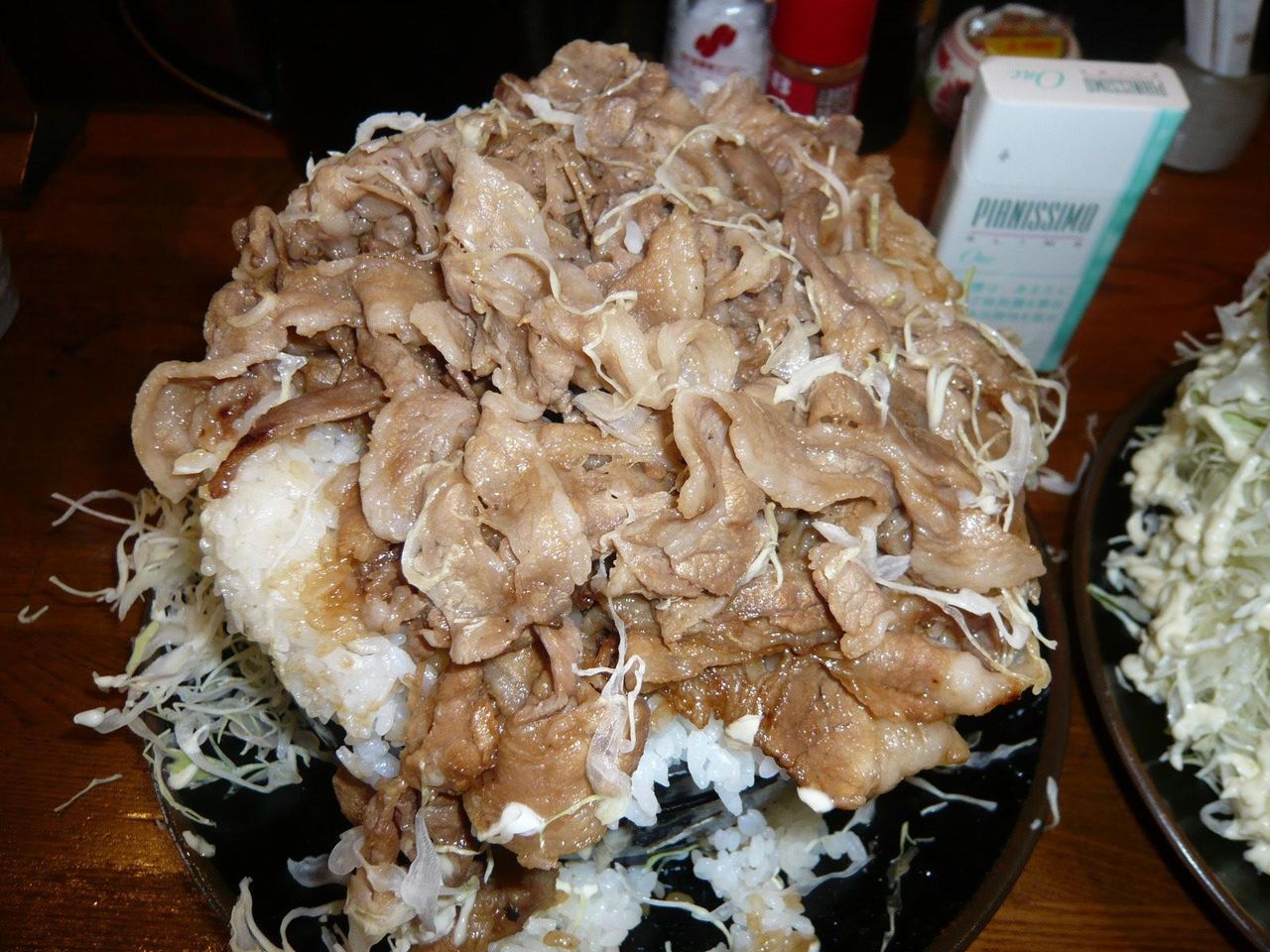 焼肉の下には、大量のご飯が・・・
