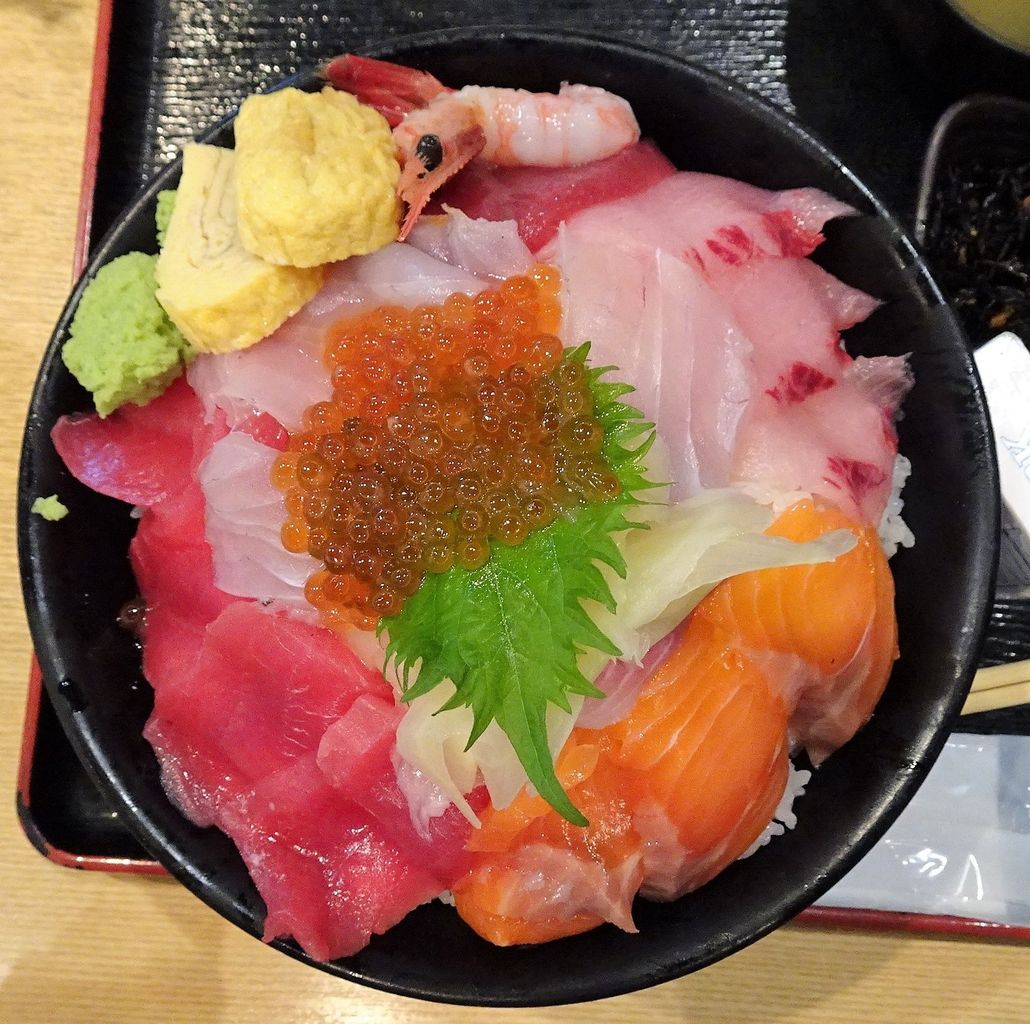 新宿の 三是 で デカ盛り海鮮丼 Gakudaiの週末はデカ盛り