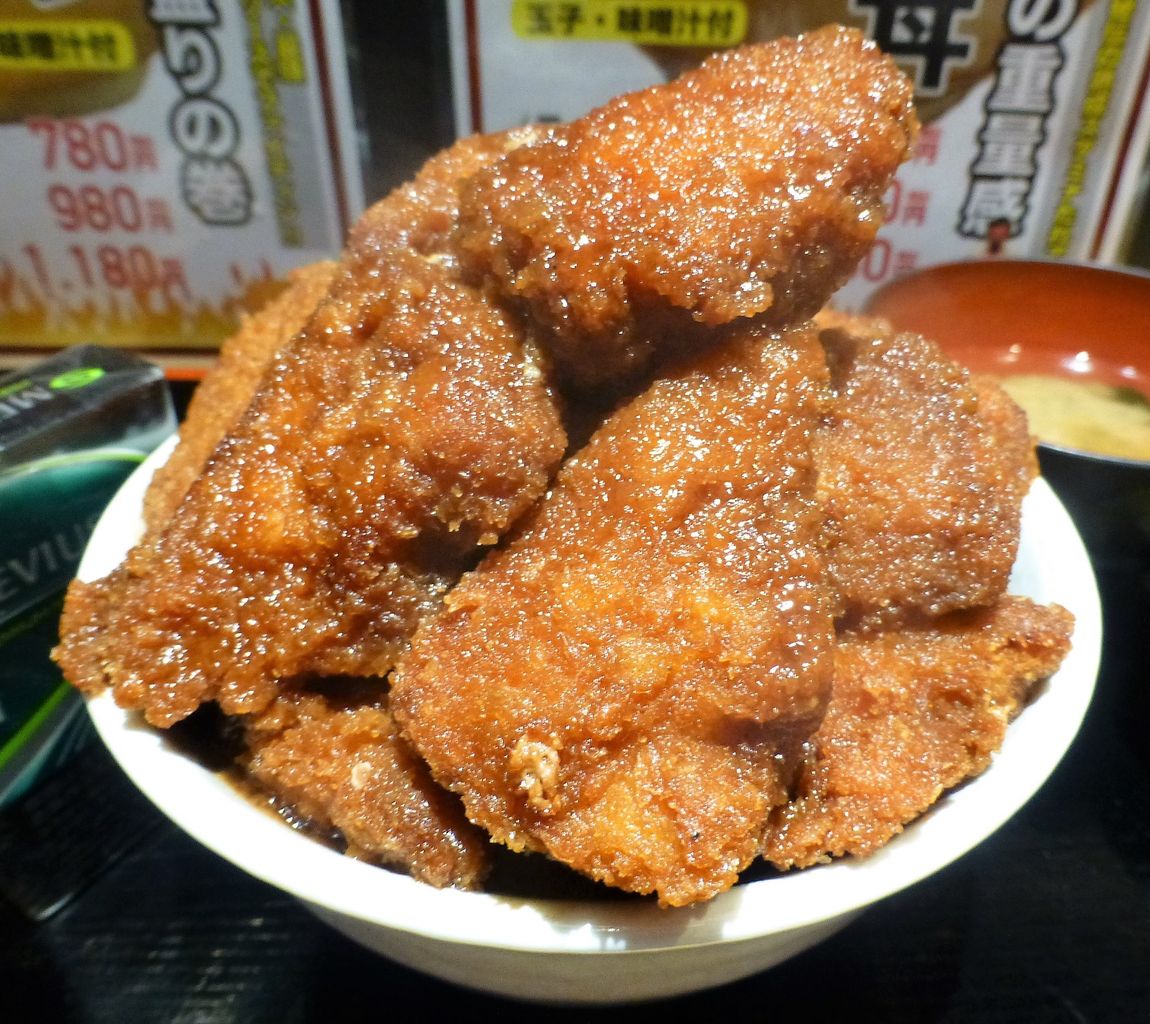 三宮の 脂屋 肉八 で デカ盛りソースかつ丼 Gakudaiの週末はデカ盛り
