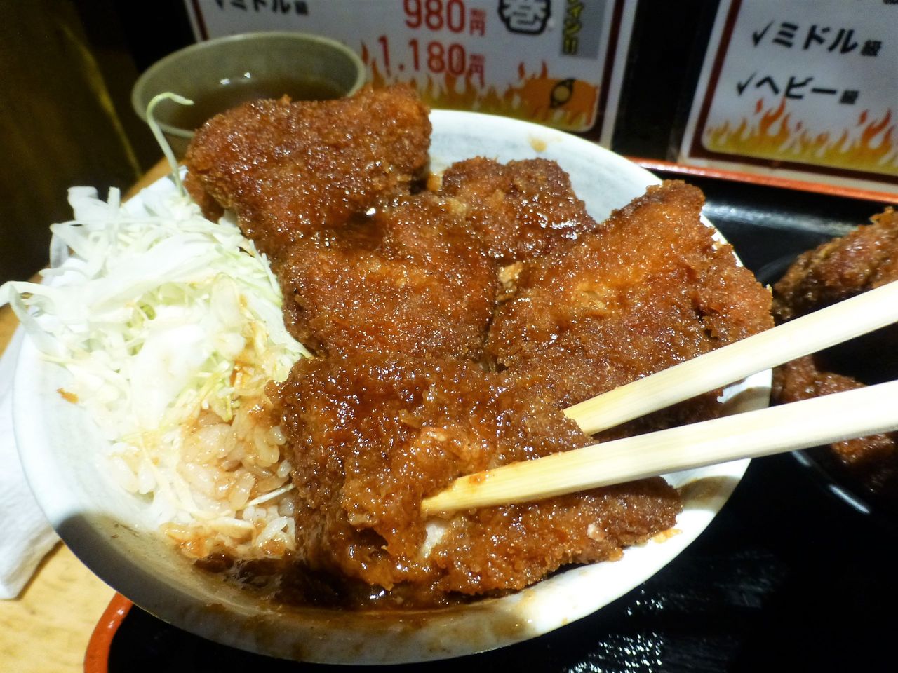 三宮の 脂屋 肉八 で デカ盛りソースかつ丼 Gakudaiの週末はデカ盛り