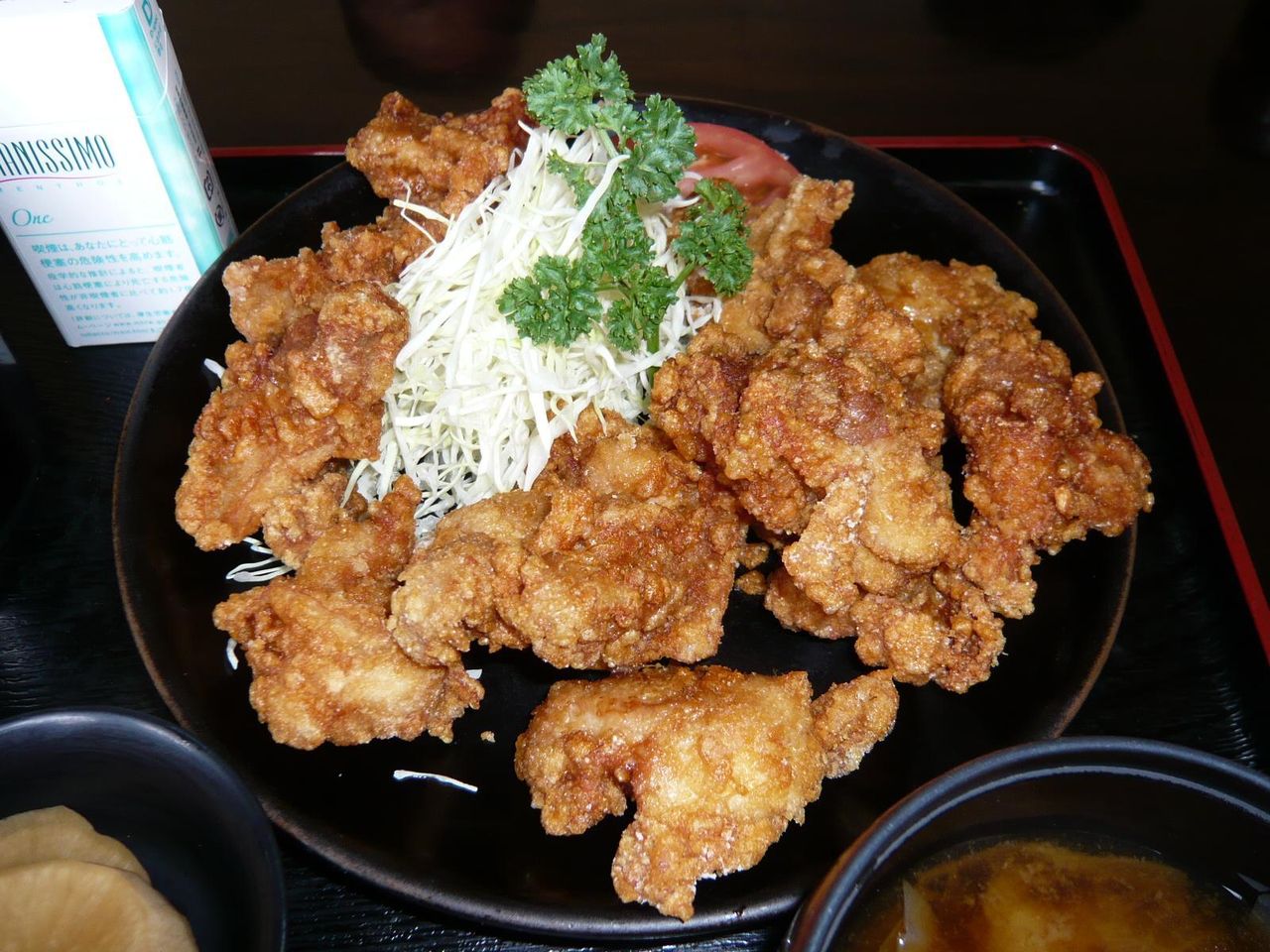おかず大盛にすると、鳥唐揚げが12個も・・・