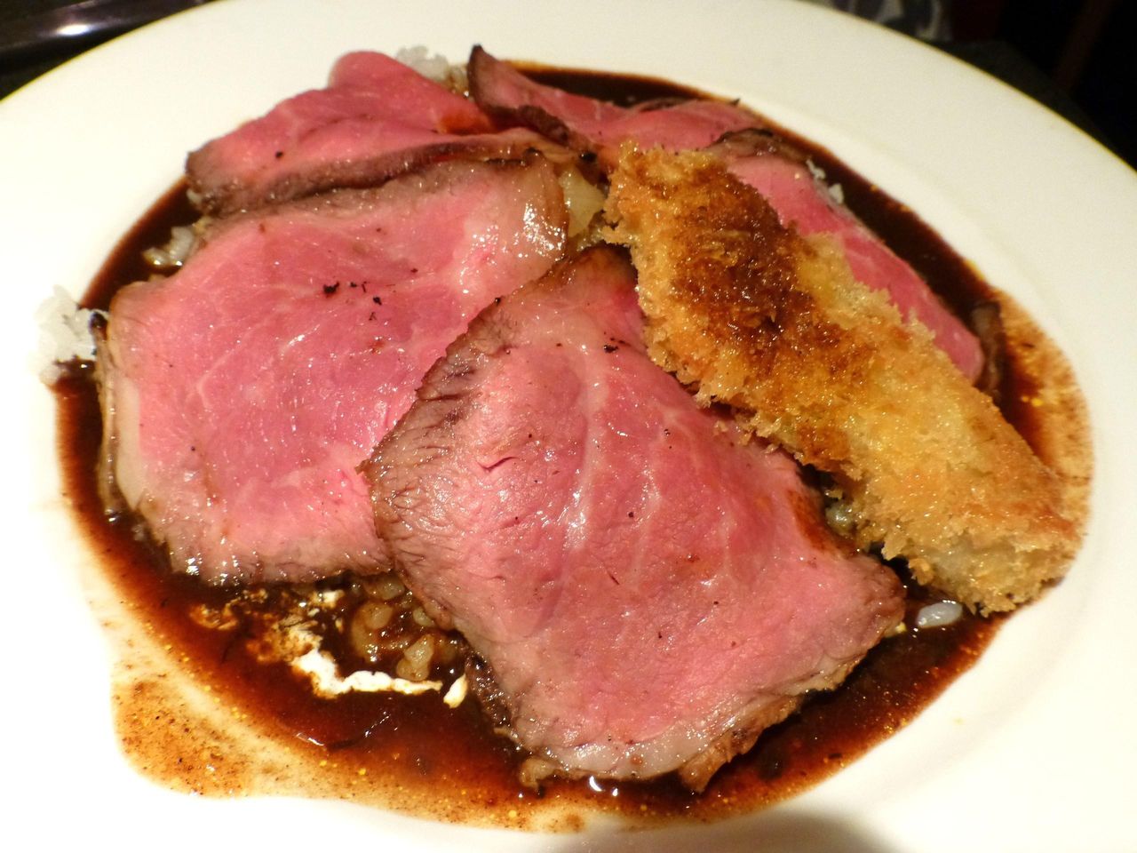 見るからに美味しそうなローストビーフ!
