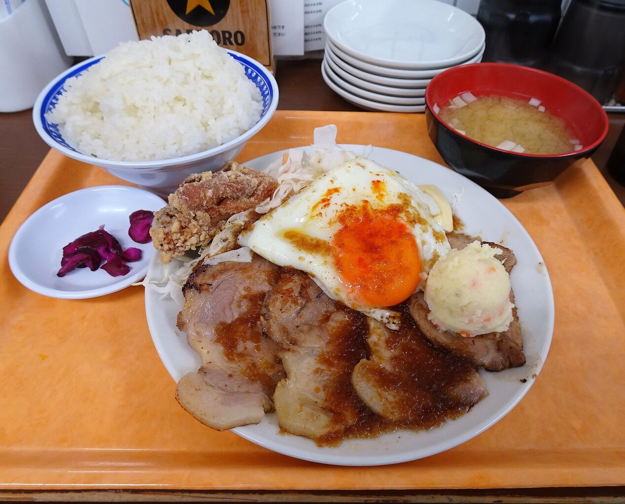 □五反田の「そのだ」で、デカ盛りチャーシューエッグ定食！ : gakudai
