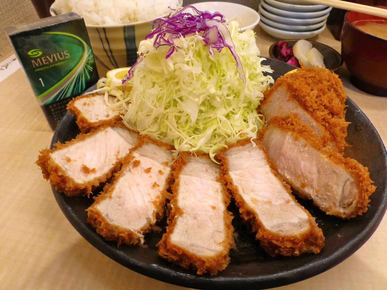 日吉の とんかつ和栗 で デカ盛り上ロースかつ定食 Gakudaiの週末はデカ盛り 日吉の とんかつ和栗 で デカ盛り上ロースかつ定食 Gakudaiの週末はデカ盛り