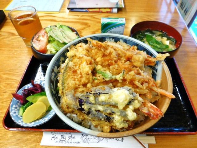 長岡屋の天丼大盛1,100円は、殺人的なボリューム!
