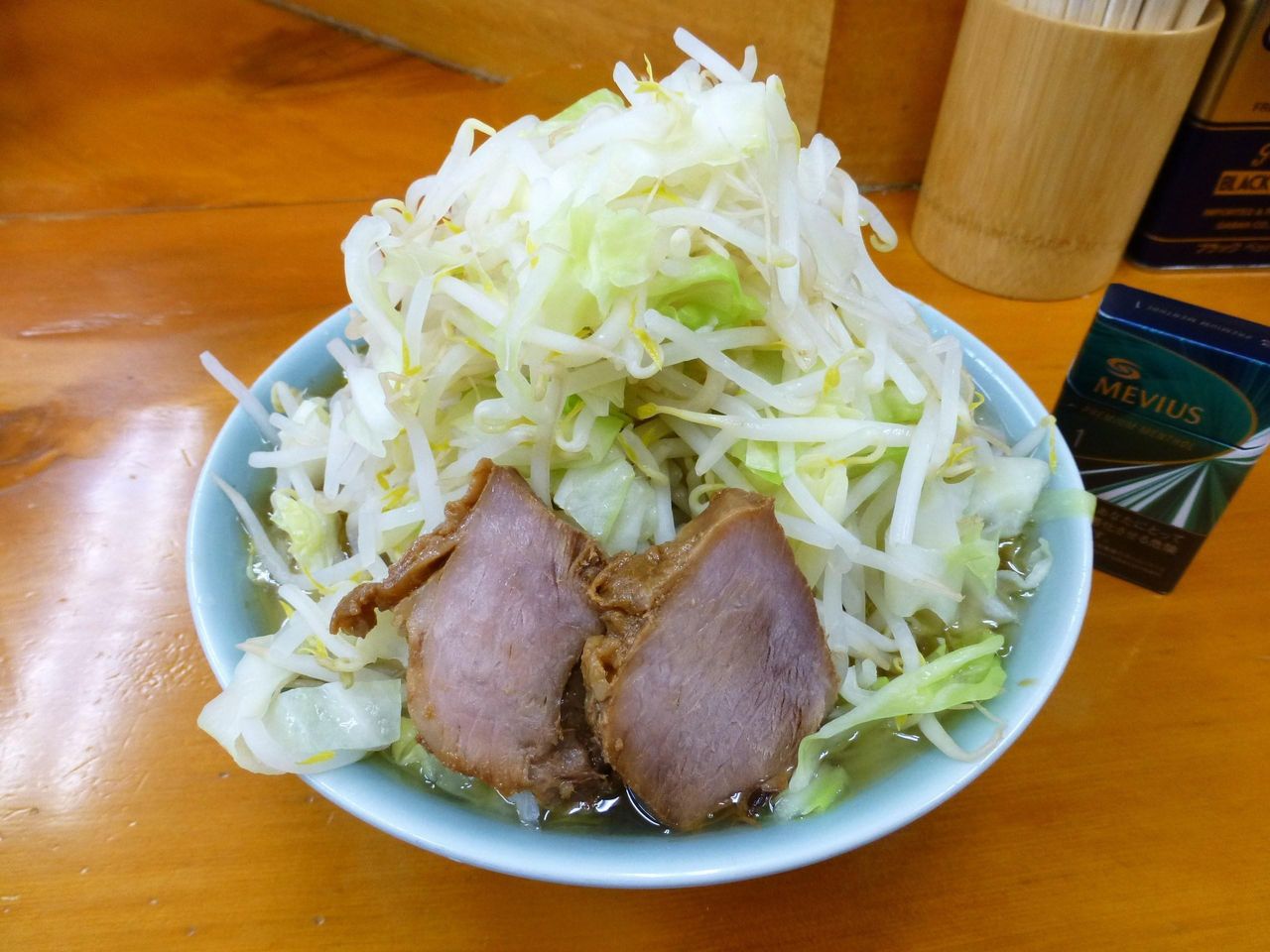 ラーメン二郎新橋店のラーメン(野菜マシマシ)700円