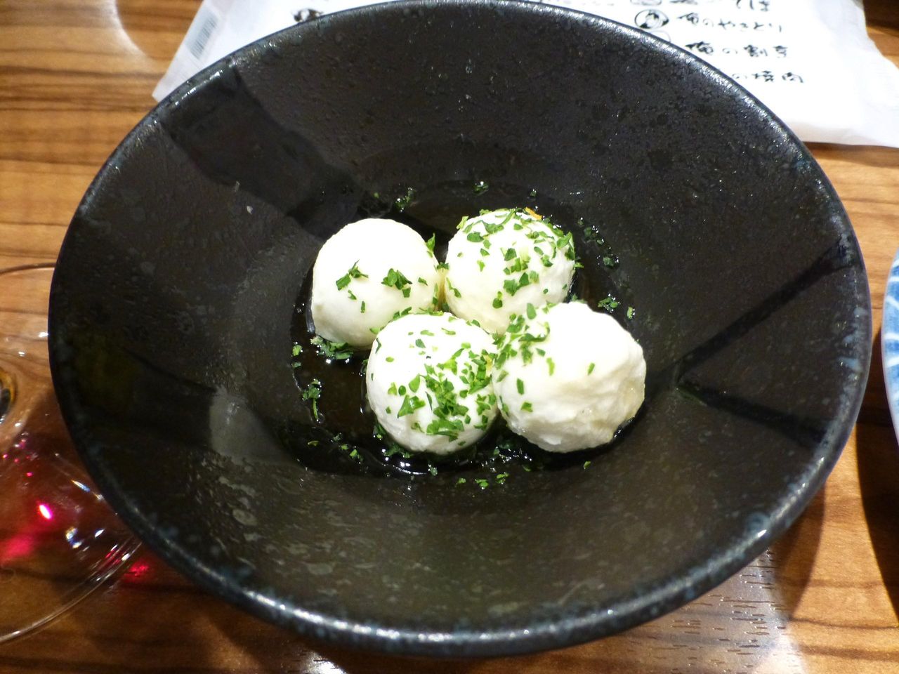 お通しのモッツァレラチーズ324円