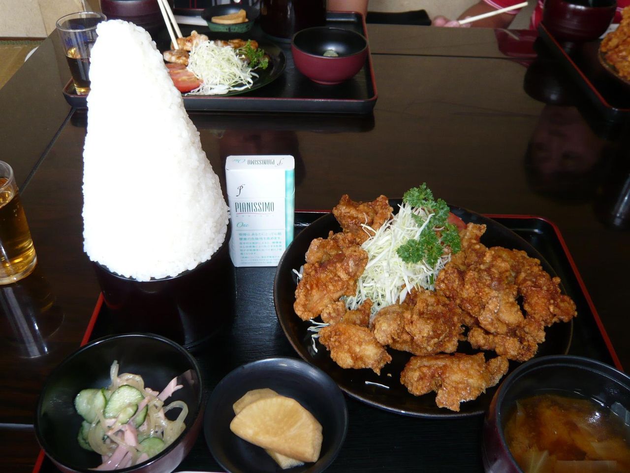 芳味亭の名物「鳥唐揚げ定食(ライス・おかず大盛)」1,200円