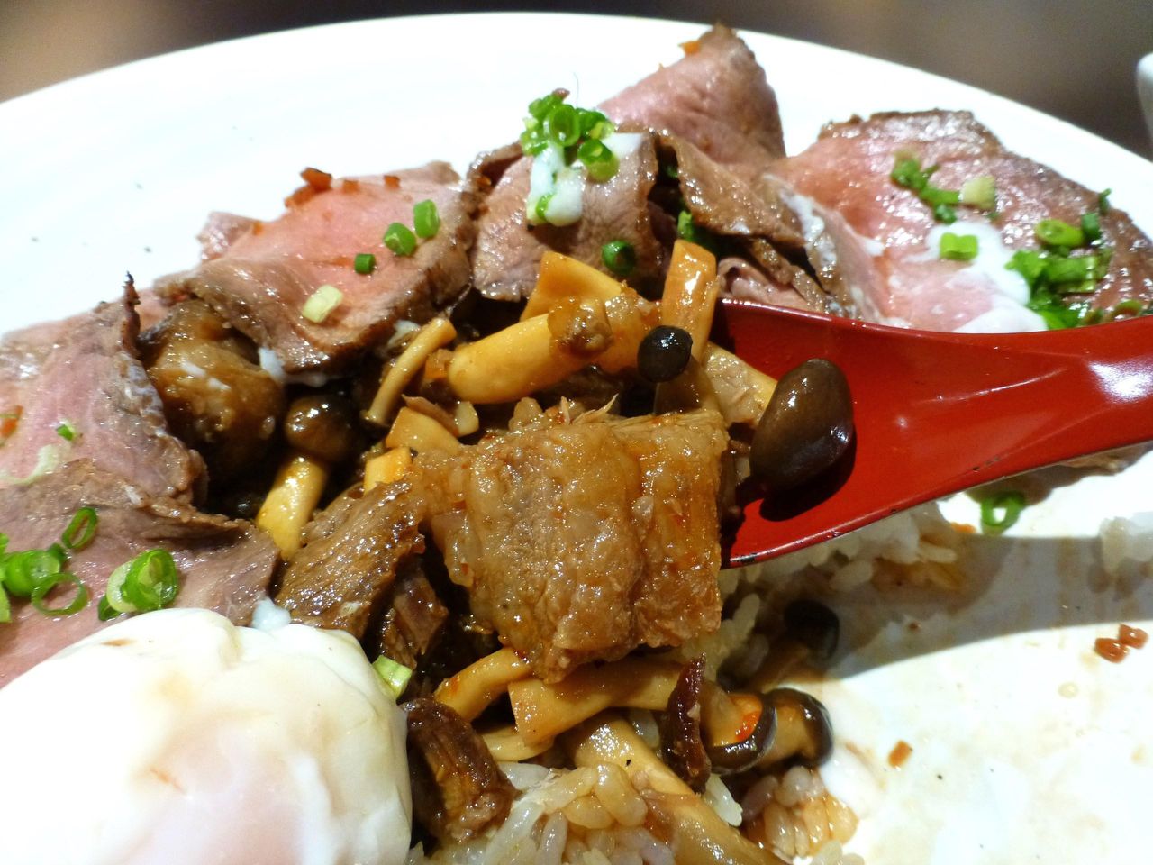 俺のそば 銀座の 俺のそば で デカ盛りローストビーフ丼 Gakudaiの週末はデカ盛り